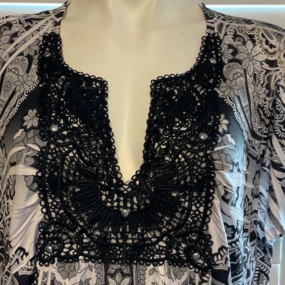 Apt. 9 Black and White Patterned Blouse - Picture 2 of 8